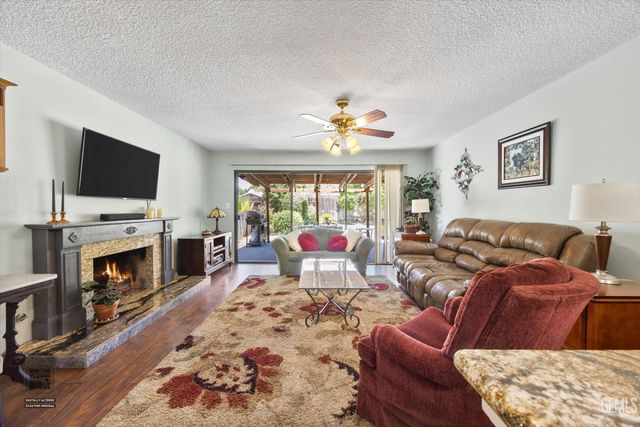 7109 School House Lane, Bakersfield, CA 93309