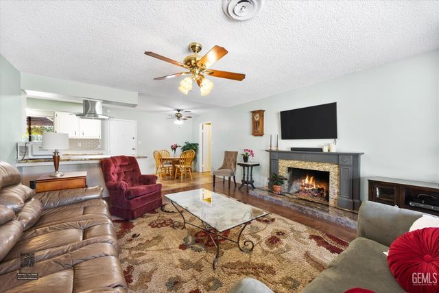 7109 School House Lane, Bakersfield, CA 93309