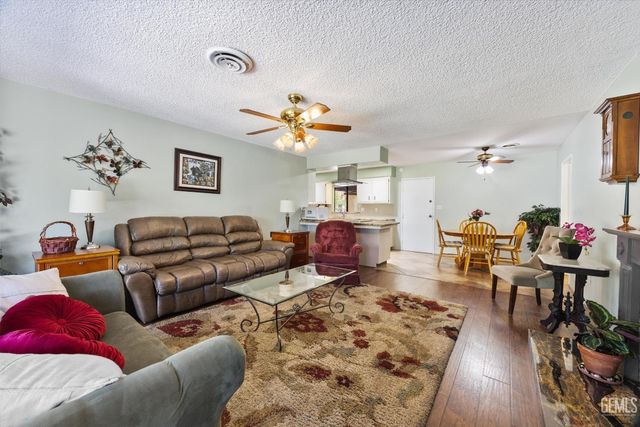 7109 School House Lane, Bakersfield, CA 93309