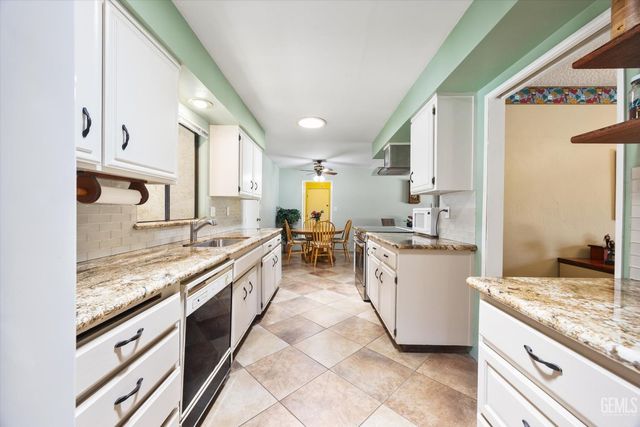 7109 School House Lane, Bakersfield, CA 93309