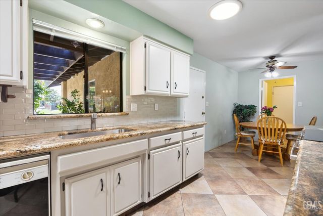 7109 School House Lane, Bakersfield, CA 93309