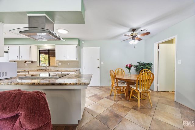 7109 School House Lane, Bakersfield, CA 93309