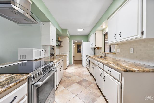 7109 School House Lane, Bakersfield, CA 93309