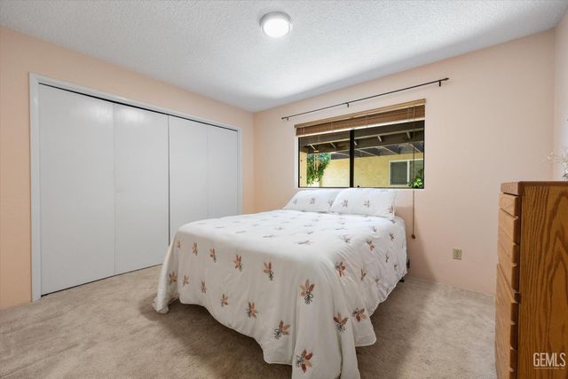 7109 School House Lane, Bakersfield, CA 93309