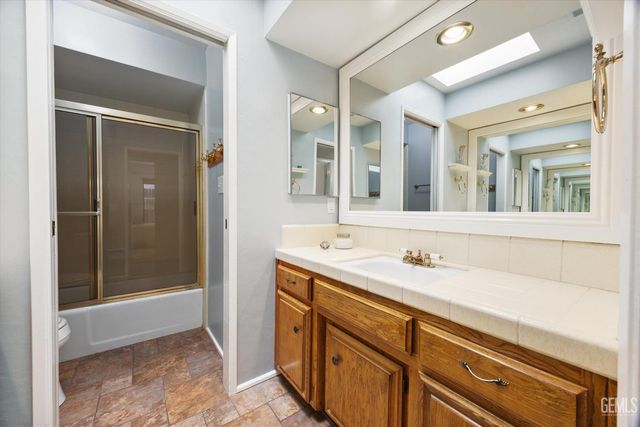 7109 School House Lane, Bakersfield, CA 93309