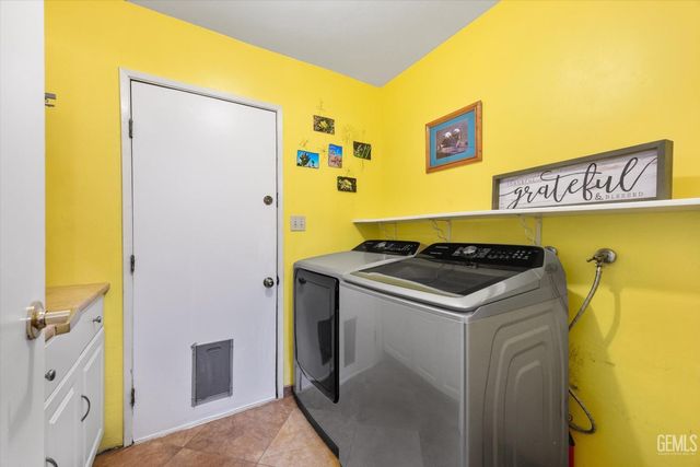 7109 School House Lane, Bakersfield, CA 93309