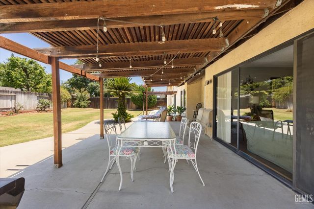 7109 School House Lane, Bakersfield, CA 93309