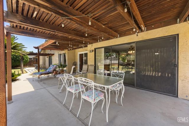 7109 School House Lane, Bakersfield, CA 93309
