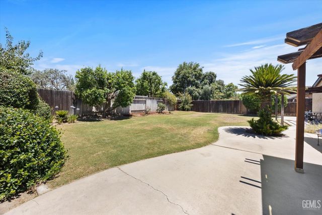 7109 School House Lane, Bakersfield, CA 93309