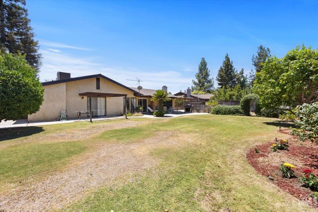 7109 School House Lane, Bakersfield, CA 93309