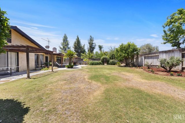 7109 School House Lane, Bakersfield, CA 93309