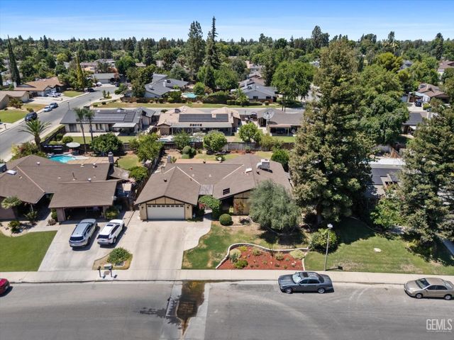 7109 School House Lane, Bakersfield, CA 93309