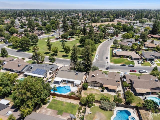 7109 School House Lane, Bakersfield, CA 93309