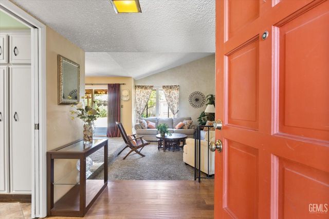 7109 School House Lane, Bakersfield, CA 93309