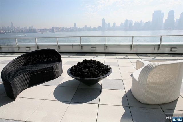 2 2nd Street 801, Jersey City, NJ 07302