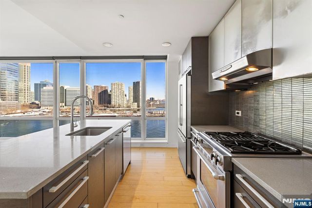 2 2nd Street 801, Jersey City, NJ 07302