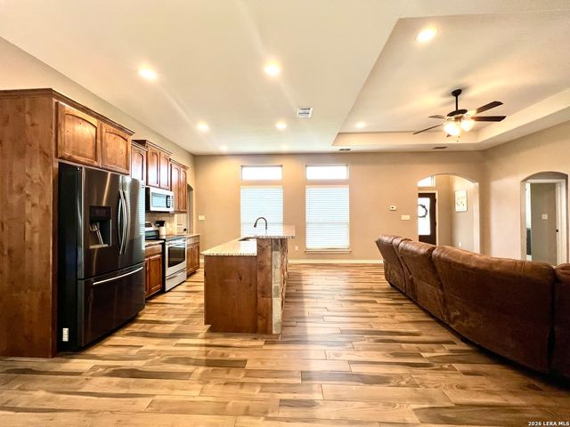 1729 Vista View, Pleasanton, TX 78064