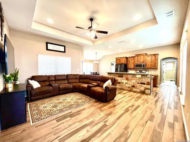 1729 Vista View, Pleasanton, TX 78064