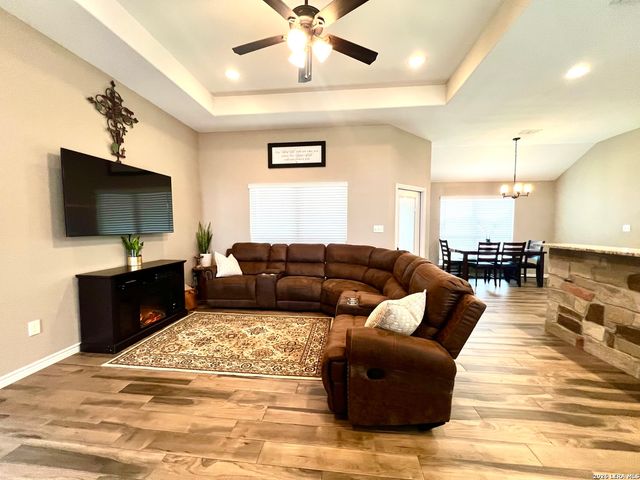 1729 Vista View, Pleasanton, TX 78064