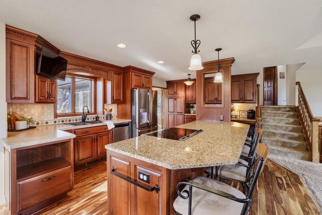 7832 18th Street N, Oakdale, MN 55128