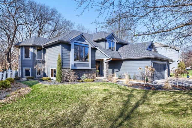 7832 18th Street N, Oakdale, MN 55128