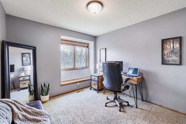 7832 18th Street N, Oakdale, MN 55128