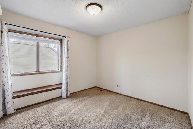 7832 18th Street N, Oakdale, MN 55128