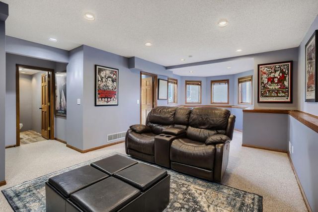 7832 18th Street N, Oakdale, MN 55128