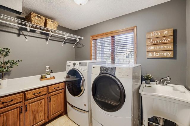 7832 18th Street N, Oakdale, MN 55128