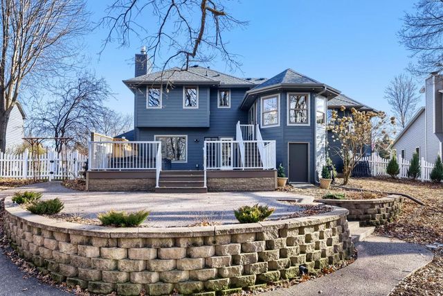 7832 18th Street N, Oakdale, MN 55128