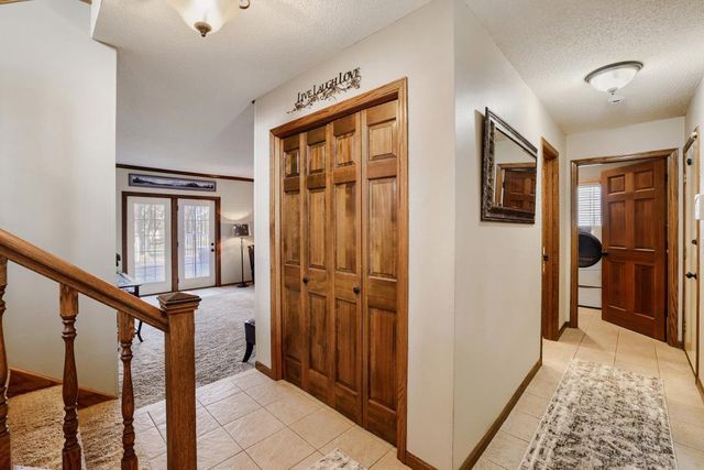 7832 18th Street N, Oakdale, MN 55128