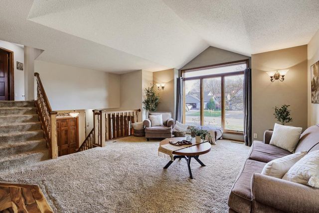 7832 18th Street N, Oakdale, MN 55128