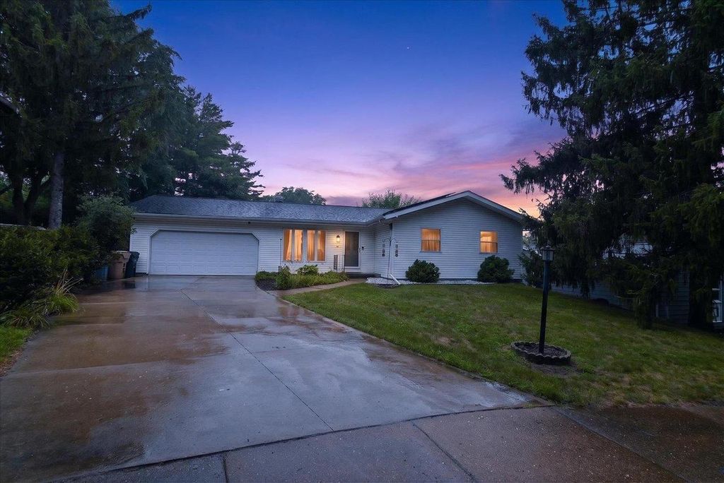 5 Yorktown Circle, Madison, WI 53711