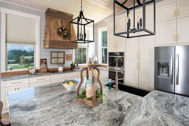 1048 Little Dogwood Rd, Kingston, TN 37763