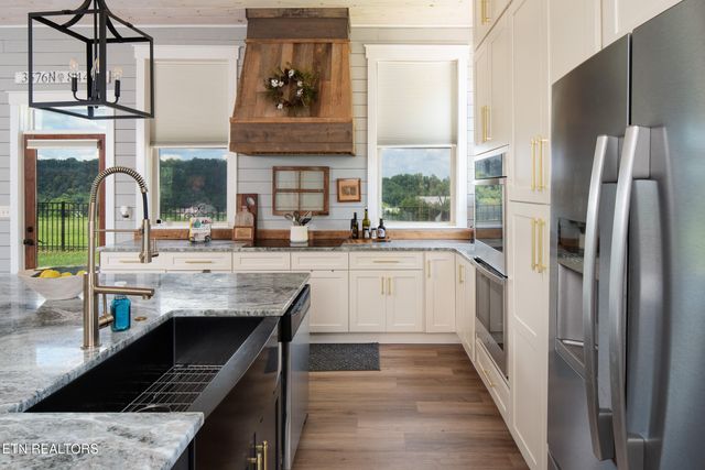 1048 Little Dogwood Rd, Kingston, TN 37763