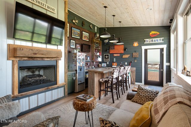 1048 Little Dogwood Rd, Kingston, TN 37763