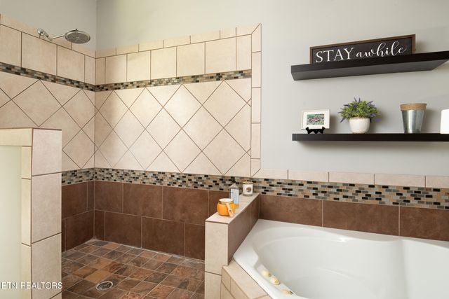 1048 Little Dogwood Rd, Kingston, TN 37763