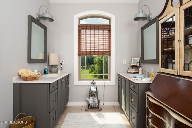 1048 Little Dogwood Rd, Kingston, TN 37763