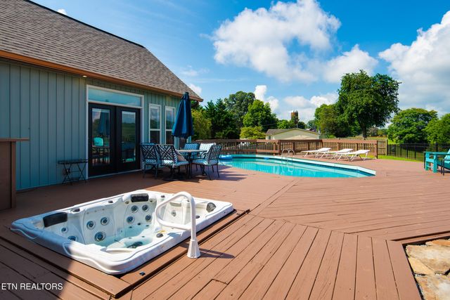 1048 Little Dogwood Rd, Kingston, TN 37763