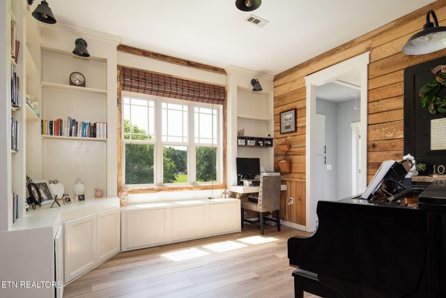 1048 Little Dogwood Rd, Kingston, TN 37763