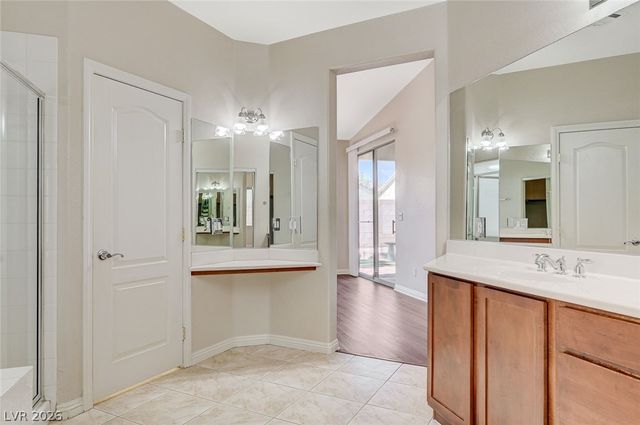 8112 Chestnut Hollow Avenue, Las Vegas, NV 89131