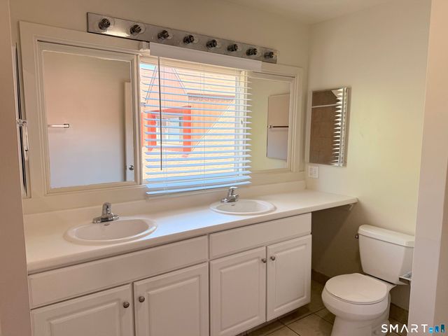 118 Montoya Drive 118, Branford, CT 06405