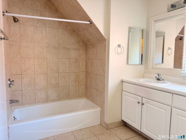 118 Montoya Drive 118, Branford, CT 06405
