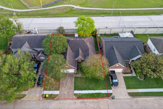 4805 Chrissie Drive, Pearland, TX 77584