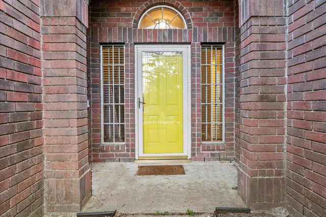 4805 Chrissie Drive, Pearland, TX 77584