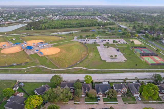 4805 Chrissie Drive, Pearland, TX 77584