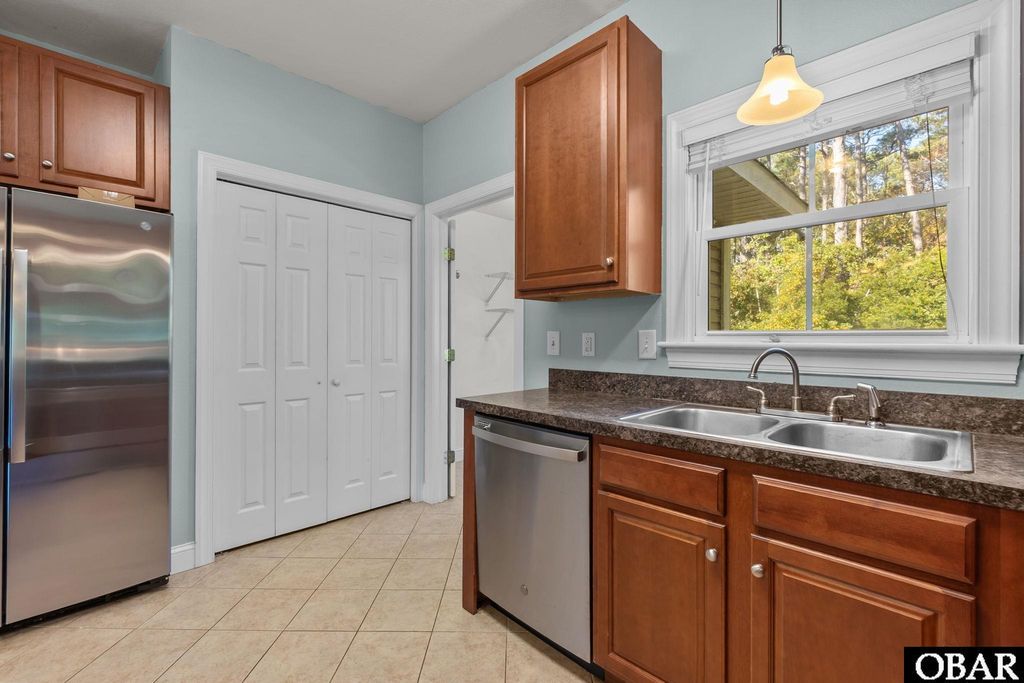 Image 8 of property listing at 601 Viccars Lane Lot 1, Manteo, NC 27954