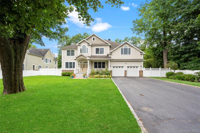 90 Meadow Glen Road, Northport, NY 11768