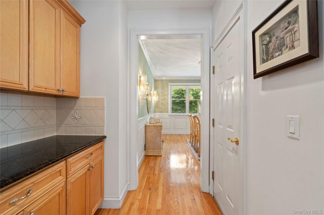 90 Meadow Glen Road, Northport, NY 11768
