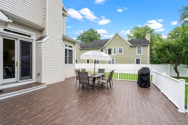 90 Meadow Glen Road, Northport, NY 11768